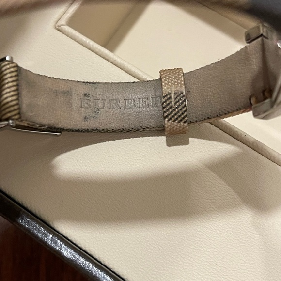 AUTHENTIC BURBERRY adjustable watch - Picture 10 of 12